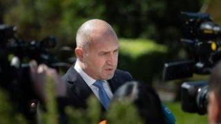 Очаква се Радев да внесе в парламента предложението за референдум за еврото