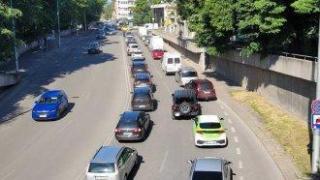 Мъж заплаши да скочи на главен булевард в Пловдив и блокира движението