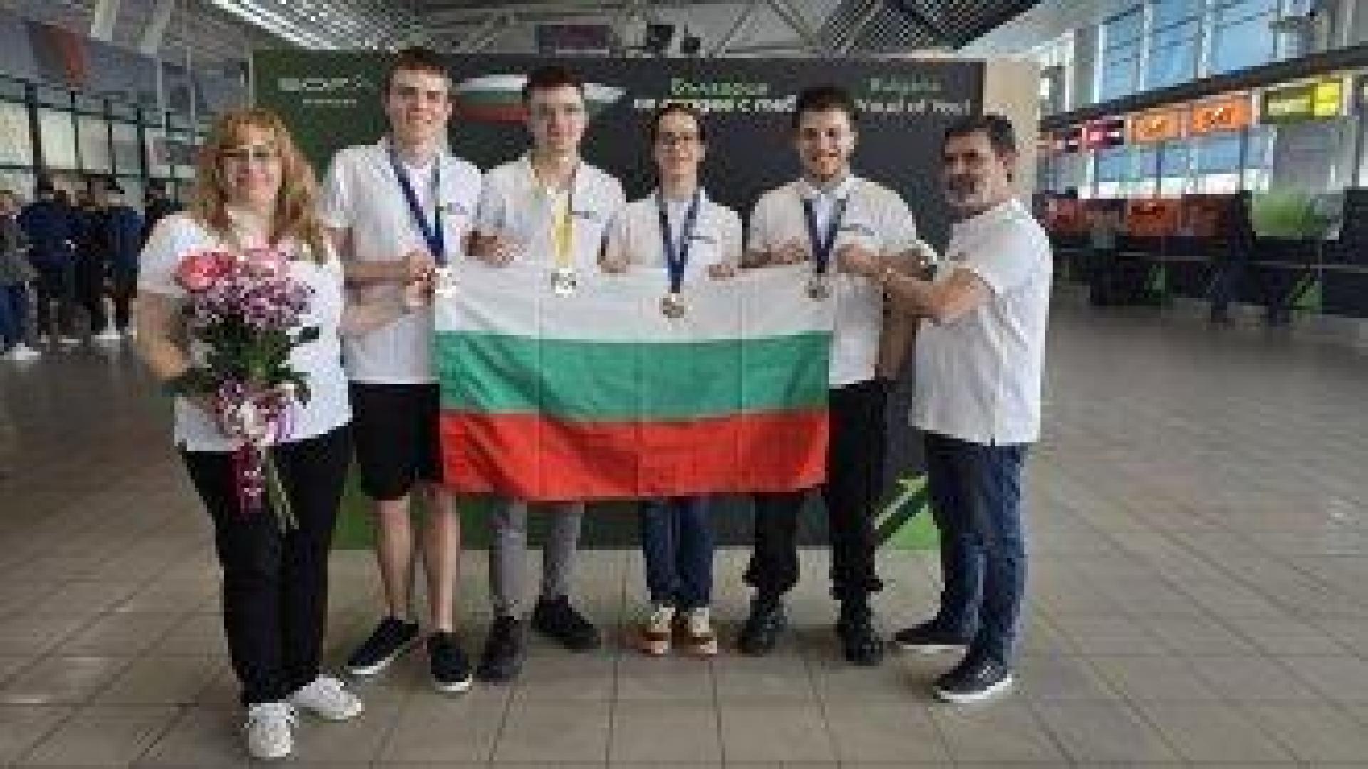 Млади български химици спечелиха 4 медала от олимпиада в Бразилия