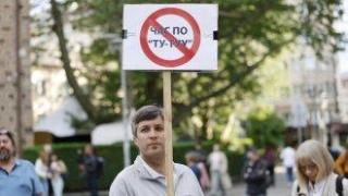 Образованието между две шествия: Светското срещу духовното в спор за бъдещето на училището