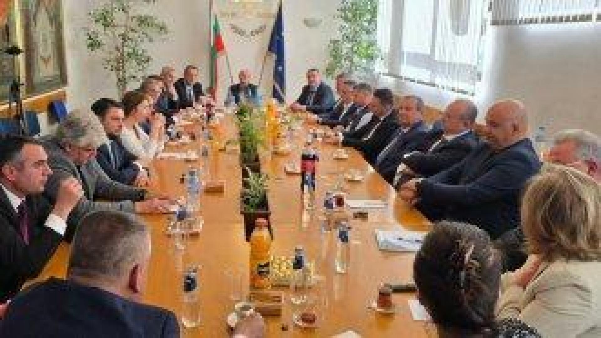 Доган оглави новосъздаден председателски съвет на фракцията му