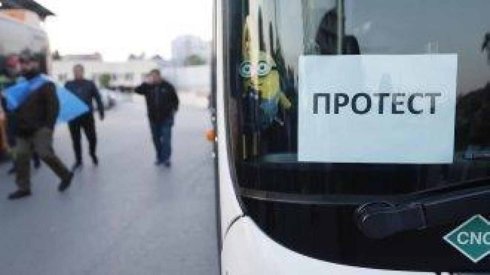 Блокадата на София продължава: Без наземен транспорт, метрото работи