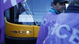 Кой и защо блокира София