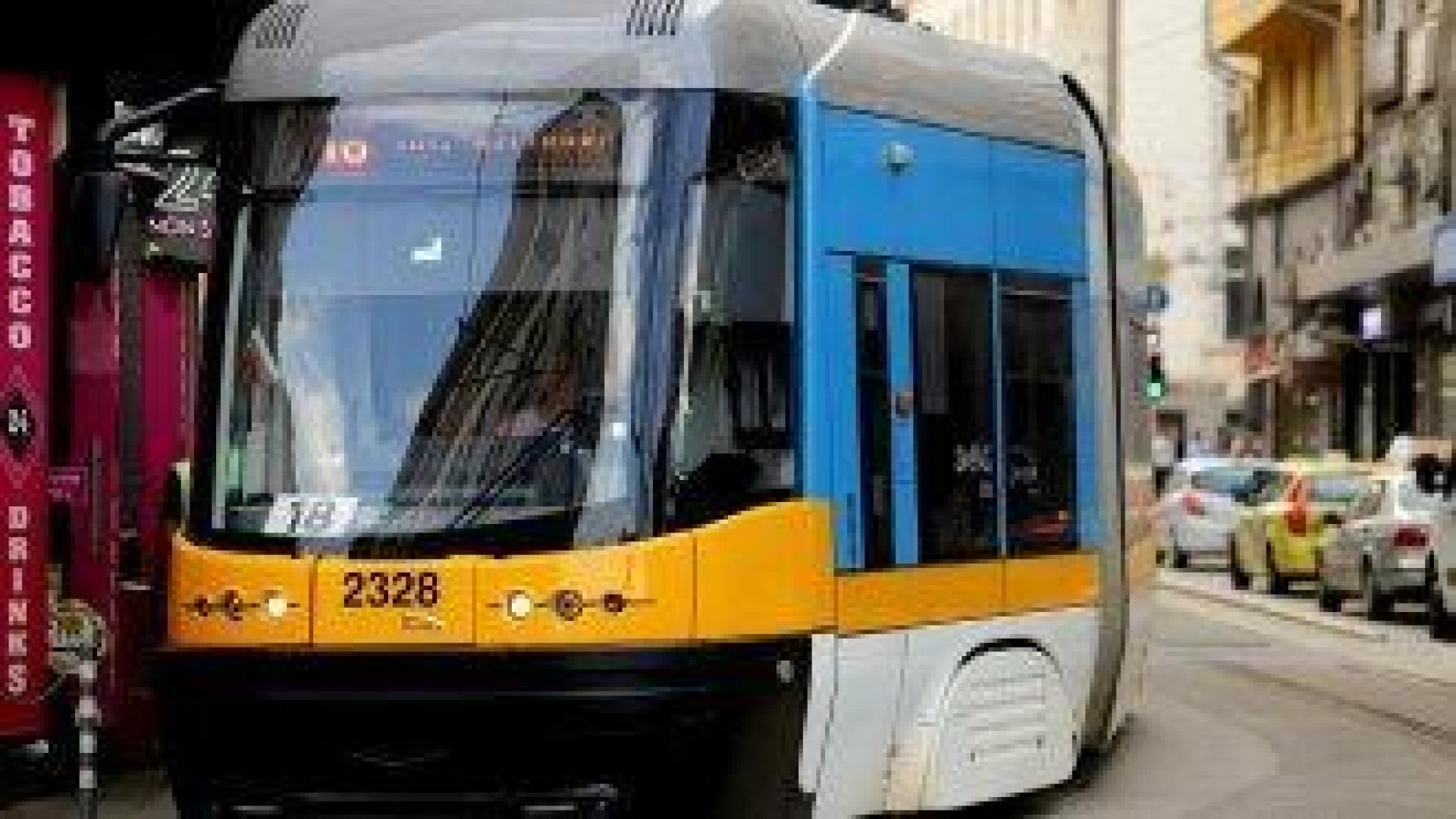 Автобуси, тролеи и трамваи се движат по график в София