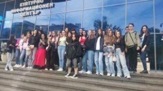 МОН разкри кои училища си партнират с проруски организации