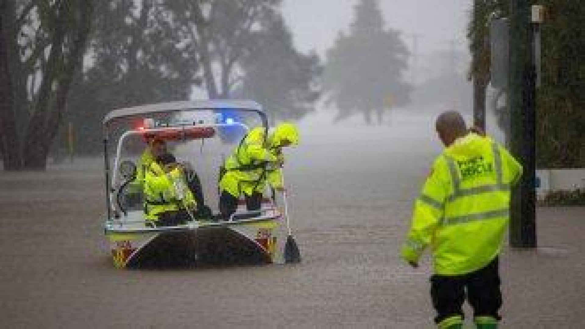 Най-малко двама загинали при наводненията в Източна Австралия