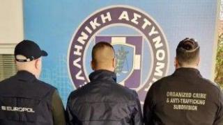 Стотици години затвор и милиони глоби: Гърция осъди 14 българи за трафик на хора