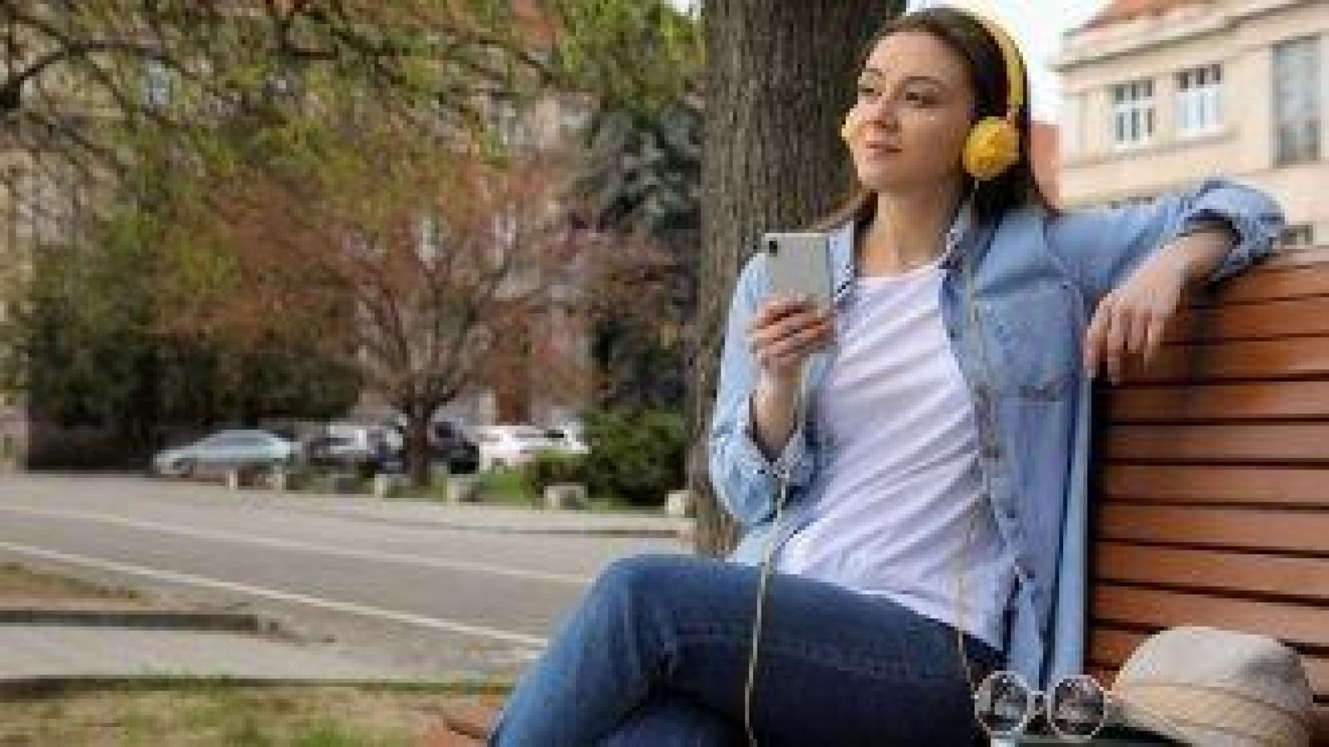 С библиотека в джоба – аудиокнигите си пробиват път в книжната индустрия