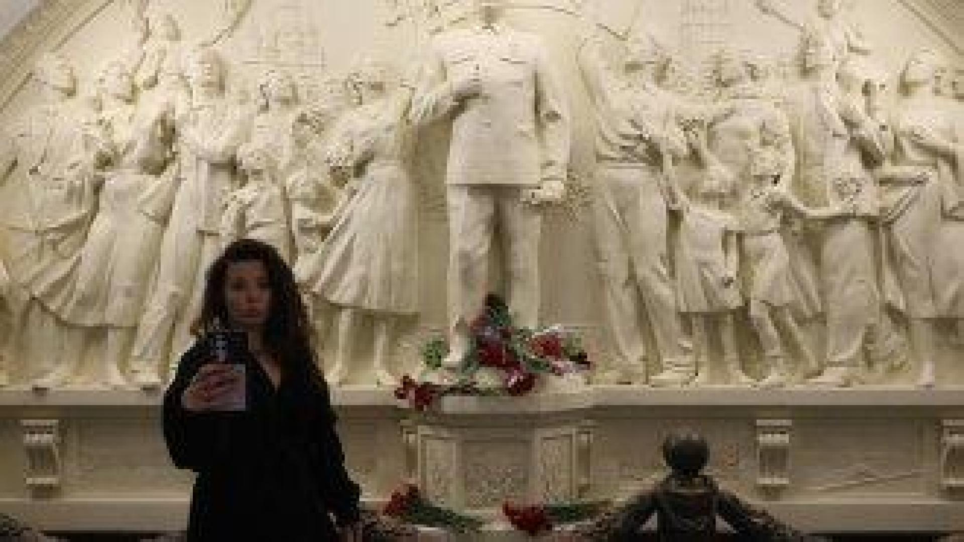 Сталин "възкръсна" в метрото в Москва