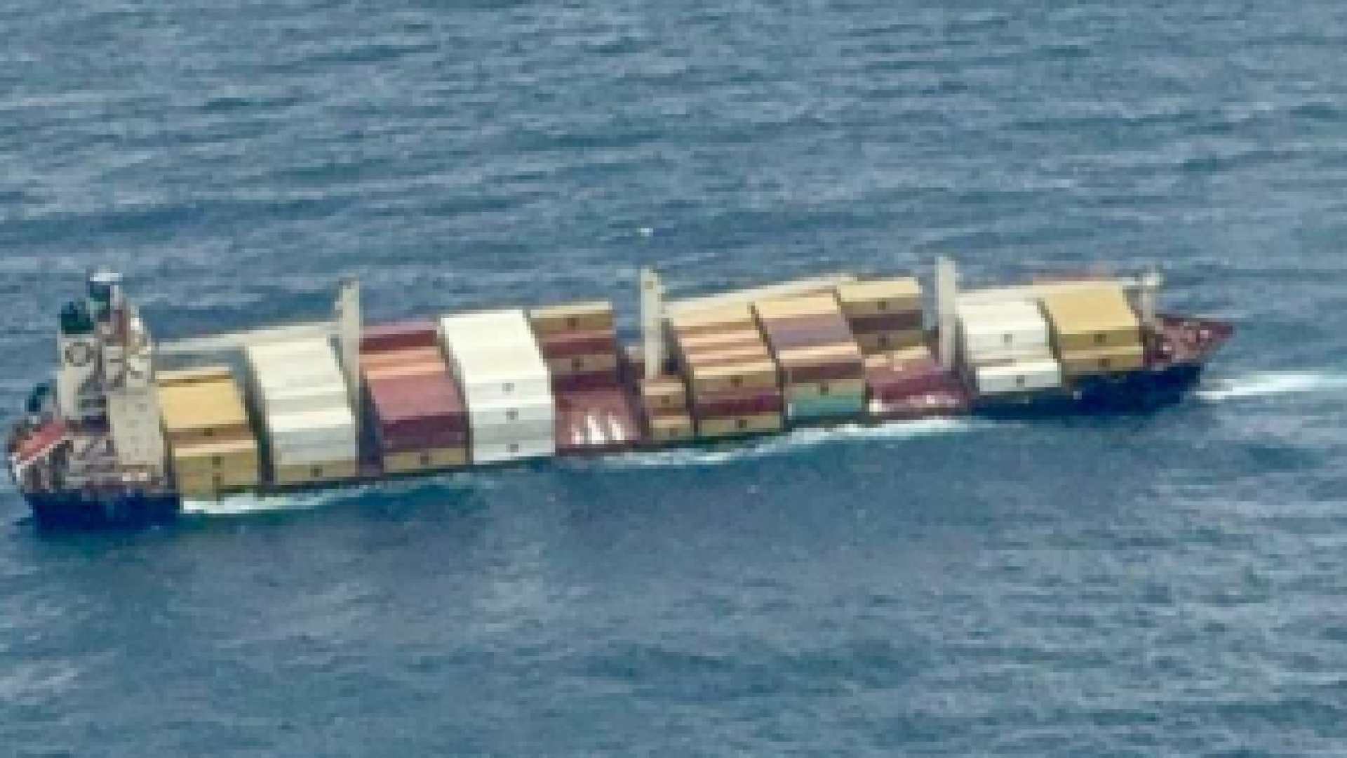 Контрейнеровоз с опасни стоки потъна край Индия