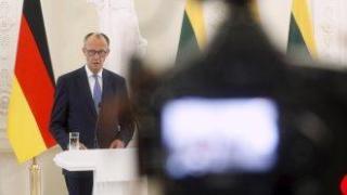 Мерц: Премахнати са ограниченията за оръжейни доставки в Украйна