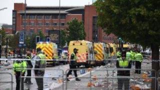 Кола се вряза в шествие от фенове на "Ливърпул"