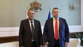 ДБ: Снимките на Чакъров с Пеевски са като заложническа криза, следващият може да е Борисов