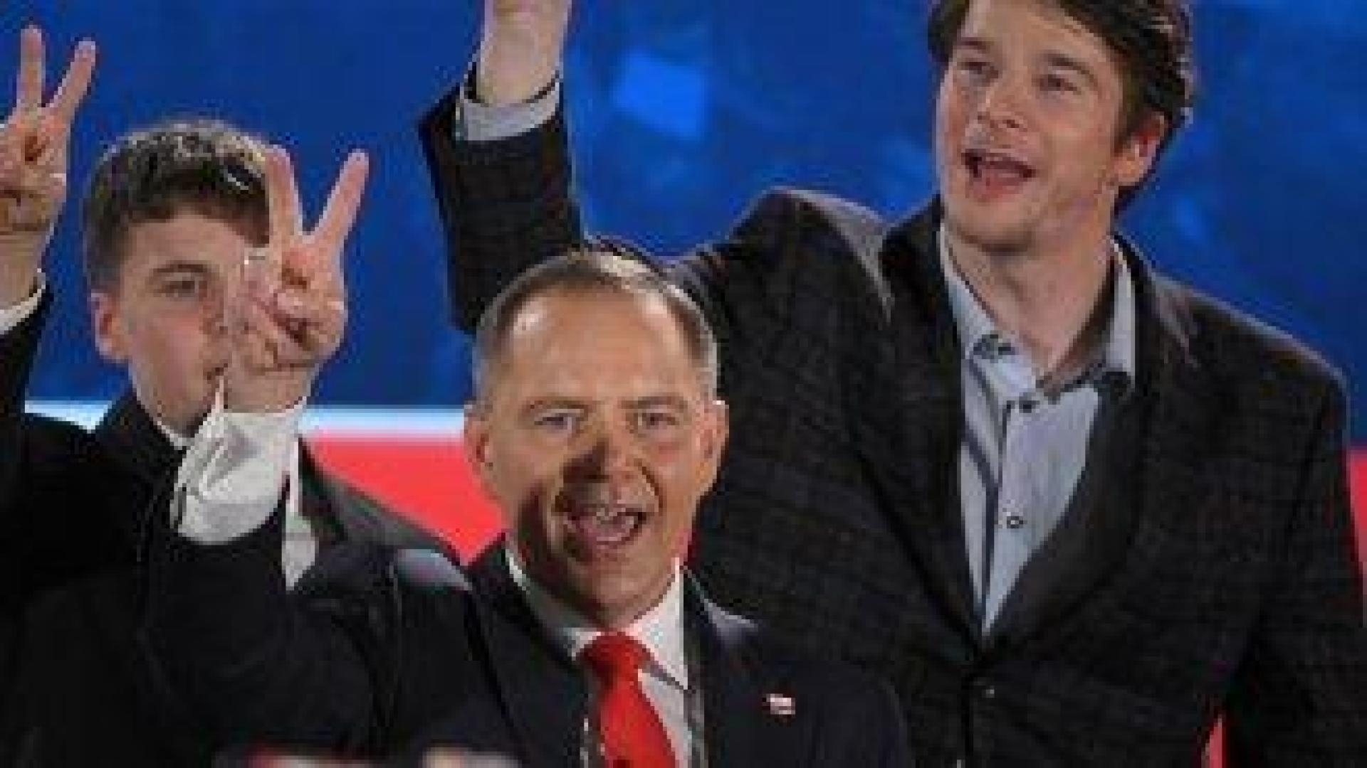 Националистът Карол Навроцки е новият президент на Полша