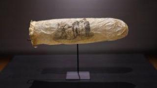 200-годишен презерватив с еротично изкуство е изложен в музей в Амстердам