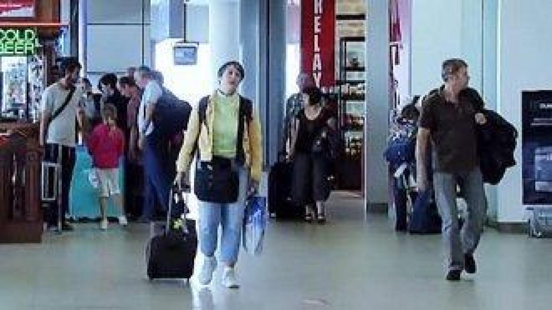 Проверяват наземните оператори на летището в София след сигнали от пътници