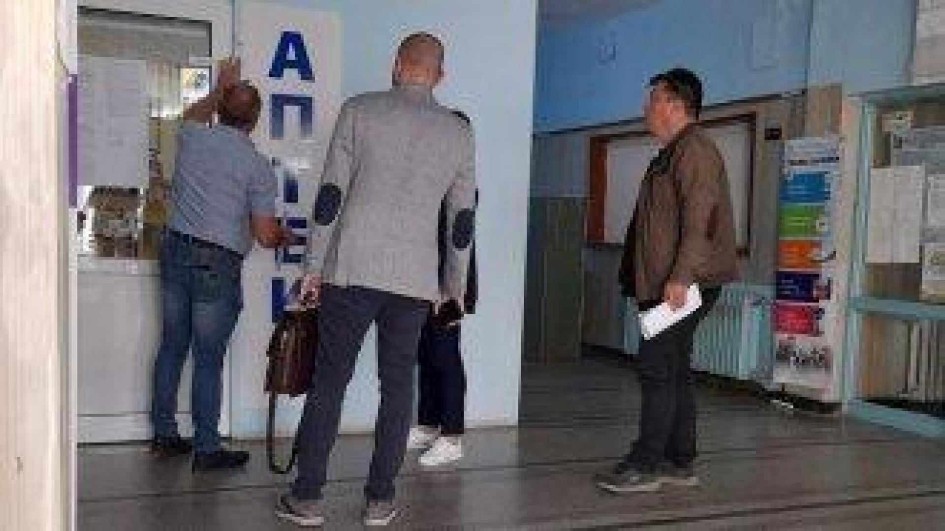 Удар по конкуренцията или закон и ред? Защо община Вършец изхвърля аптека на улицата