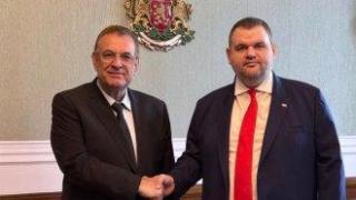 Божанов: Само в кабинета на Пеевски има герб и той е сложен със санкцията на Желязков или Назарян