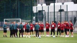 Фенове призовават за служебна загуба от Испания, Гонзо обяви националите за платени туристи