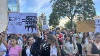 "Проблемите ни се отлагат и за нас пари отново няма". Медици излизат на протест пред парламента