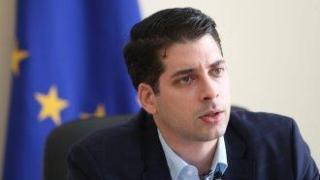 Сделката на фон дер Лайен с Тръмп е унизителна и срамна