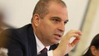 Караджов поиска отговори, а не оправдания от "Райънеър" за сваленото дете с инвалидна количка