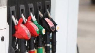 Бивш собственик на "Юнион Ивкони" купува бензиностанциите на Gazprom