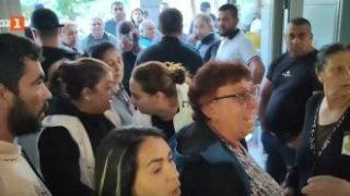 Гневна тълпа нахлу в болницата в Русе, където почина родилка