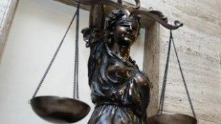 Учител е обвиняем заради секс с малолетна