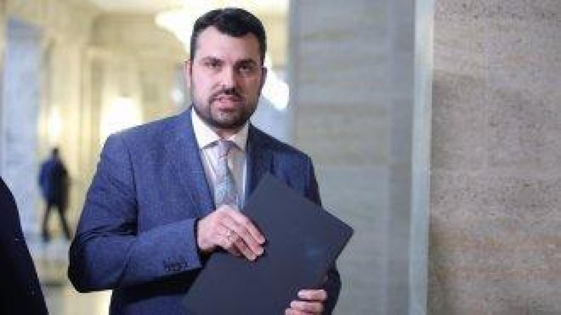 Кабинетът засили 20 нови посланици към президента