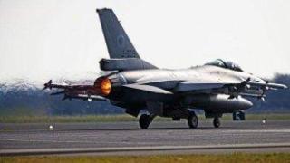 Полша вдигна по тревога бойни самолети, след като Русия започна удари срещу Украйна