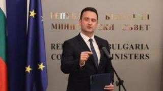 И енергийният министър се възмути, че хора могат да прекрат зимата без топла вода и парно заради ремонт