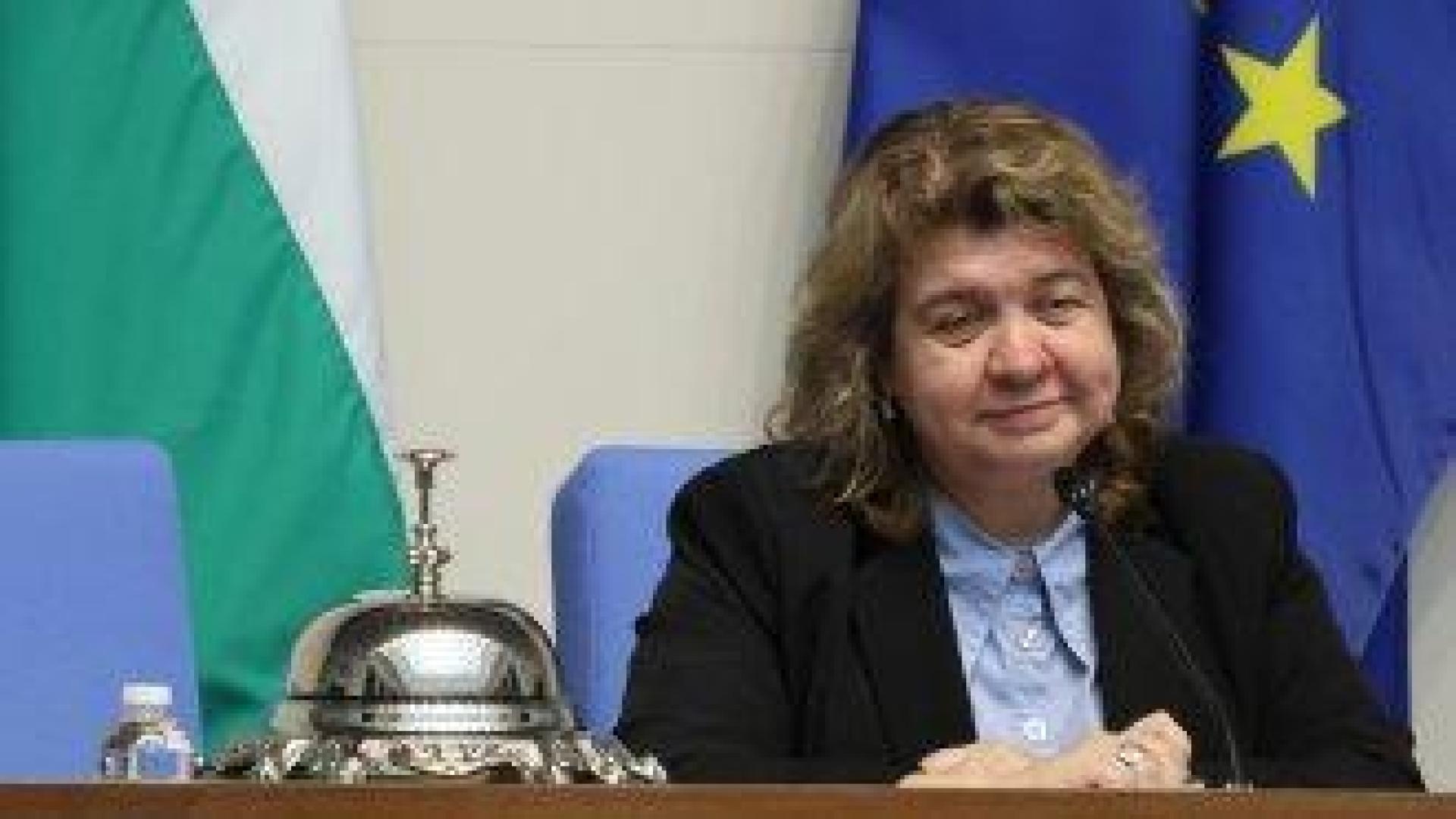 Киселова: Не само на мен, но и на министри се звъни най-редовно