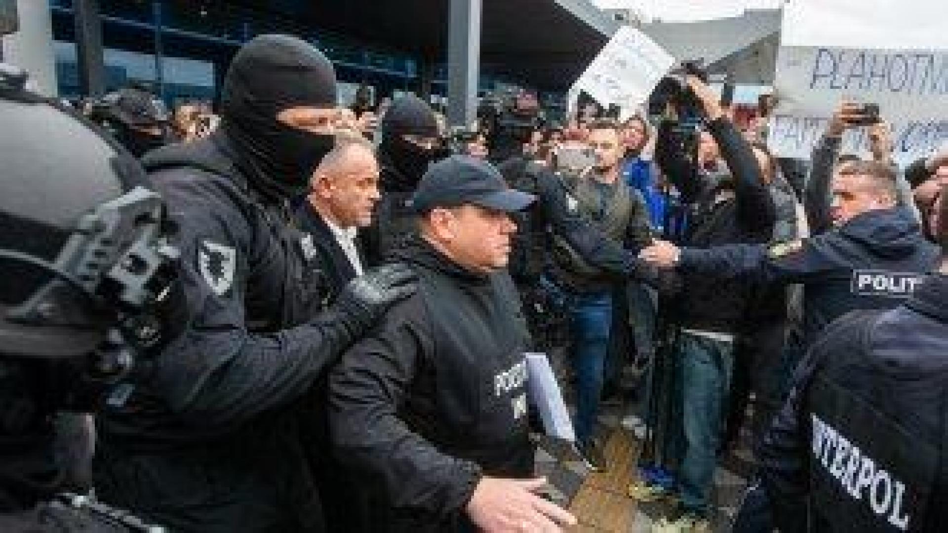 Олигархът Владимир Плахотнюк, замесен в банкова измама за 1 млрд. долара, бе екстрадиран от Гърция в Молдова