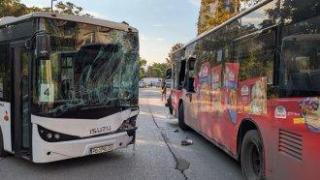 Два автобуса от градския транспорт се блъснаха в Пловдив