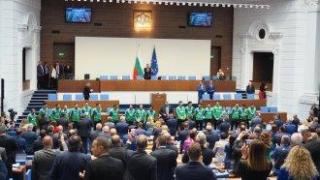 Награди от президента и овации в парламента за националите по волейбол