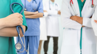 Лекари с отнет лиценз в една европейска държава практикуват необезпокоявани в други