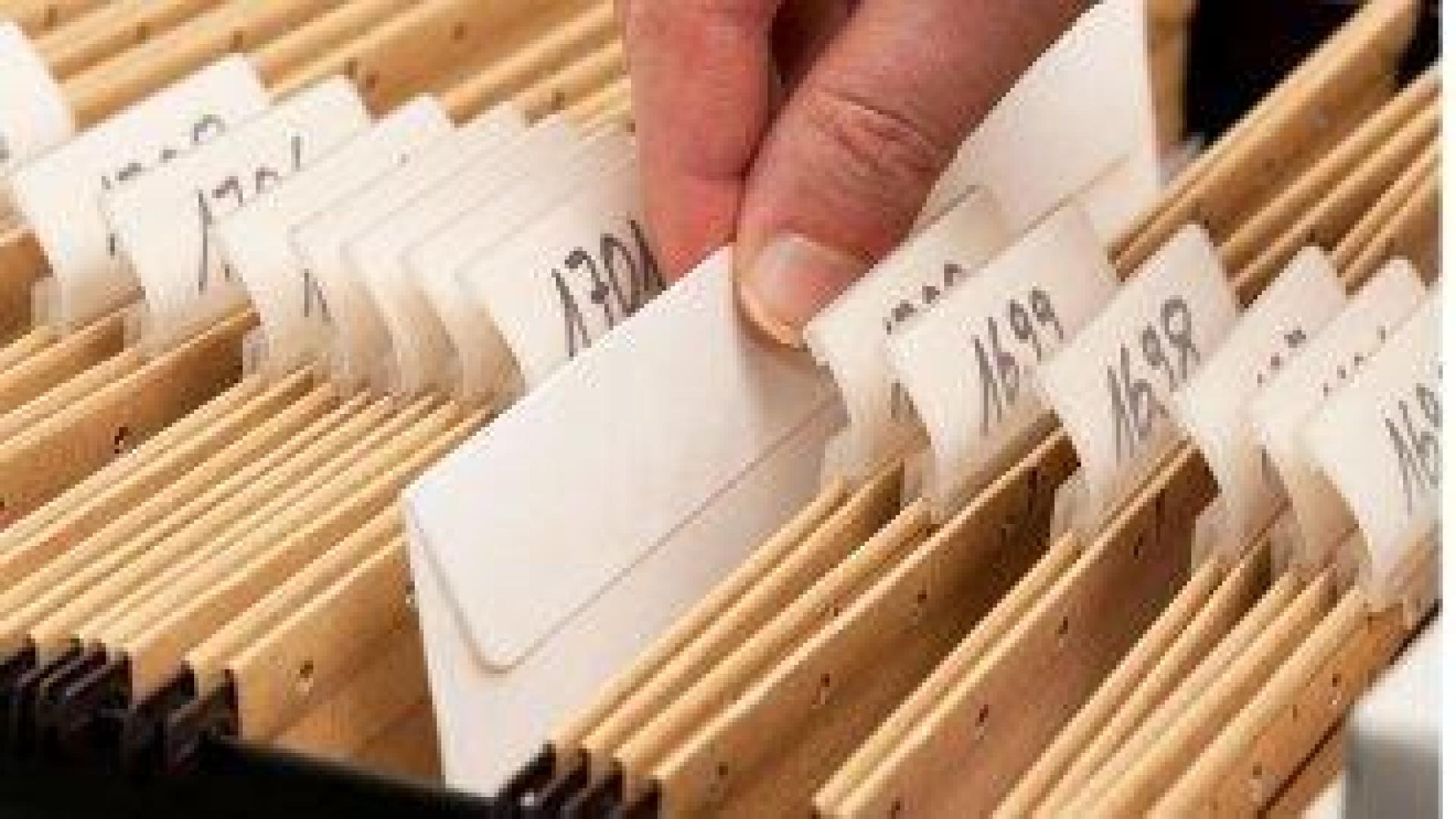 Десетки хиляди германци продължават да искат достъп до досиетата на Щази