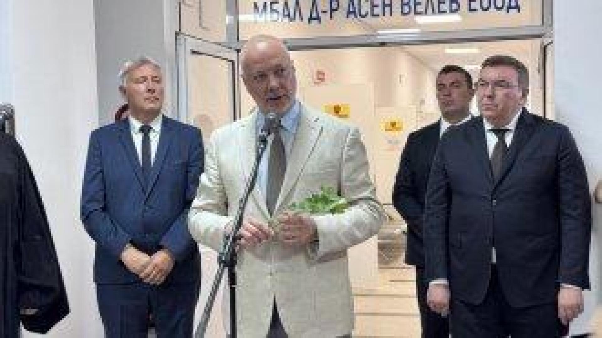 Премиерът попари надеждите на медиците за обвързване на заплатите им със средната за страната