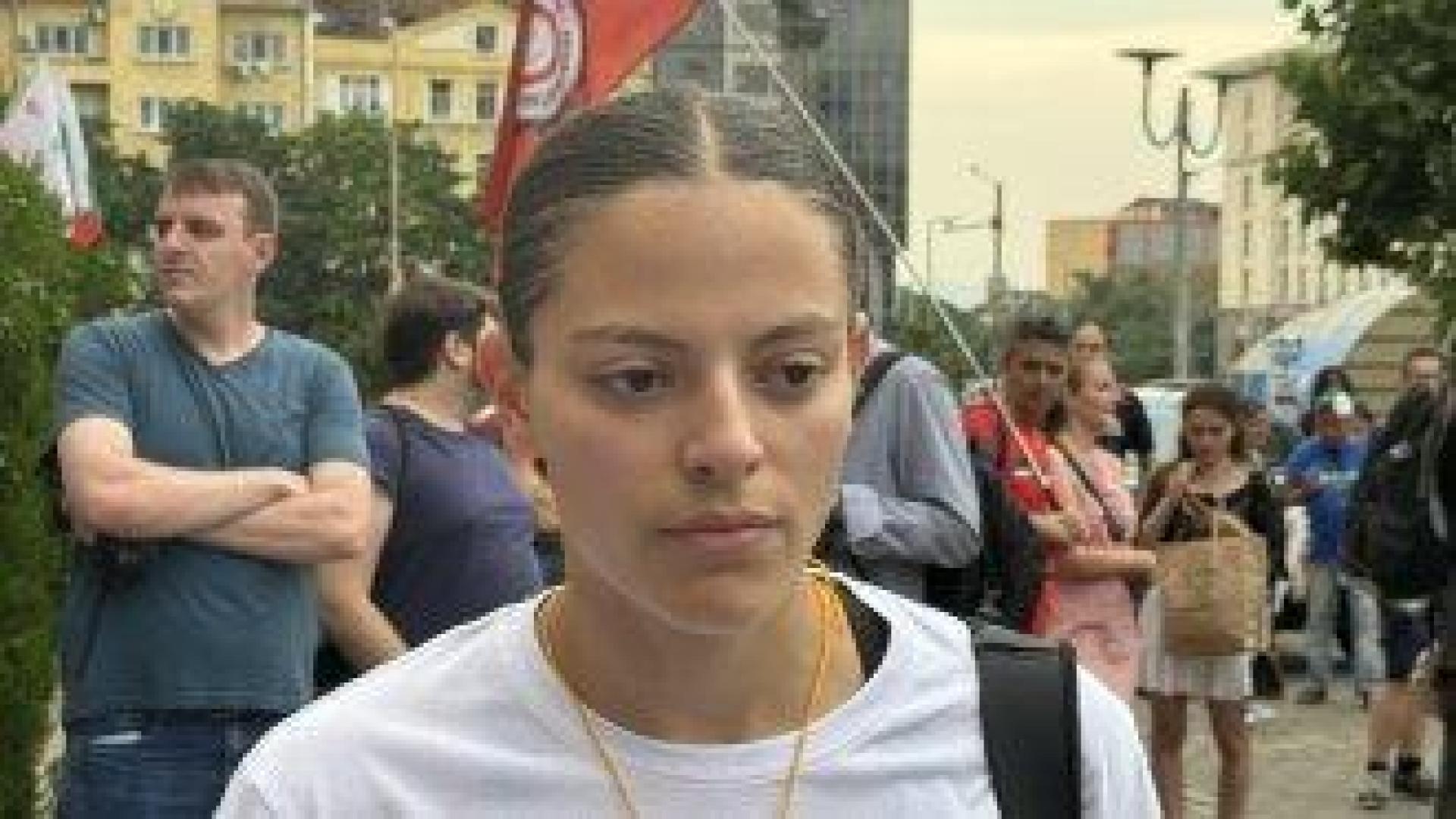 "Стига лъжи!". Младите лекари подновяват протестите си докато ги чуят