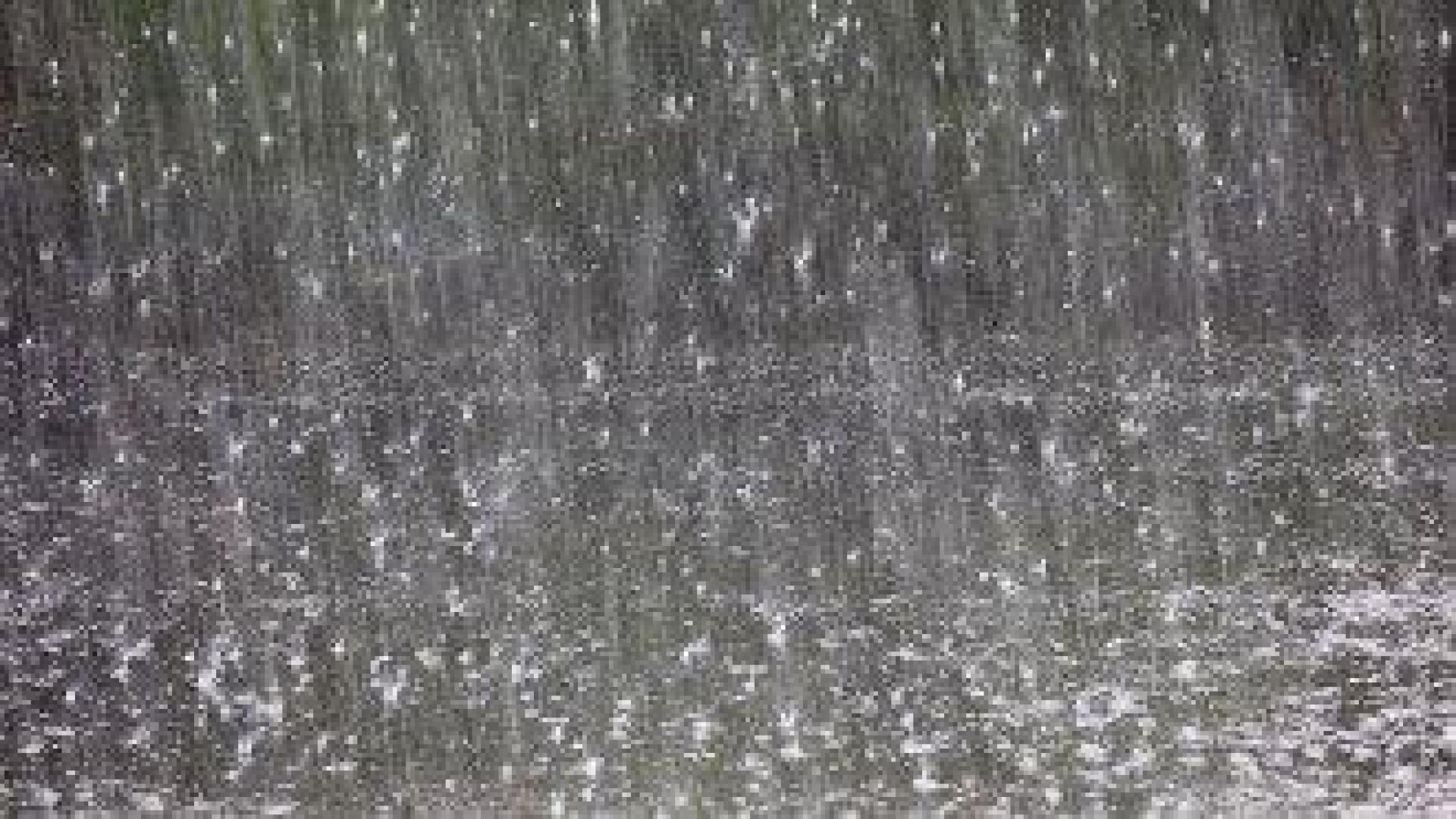 Червен код за значителни валежи в 8 области