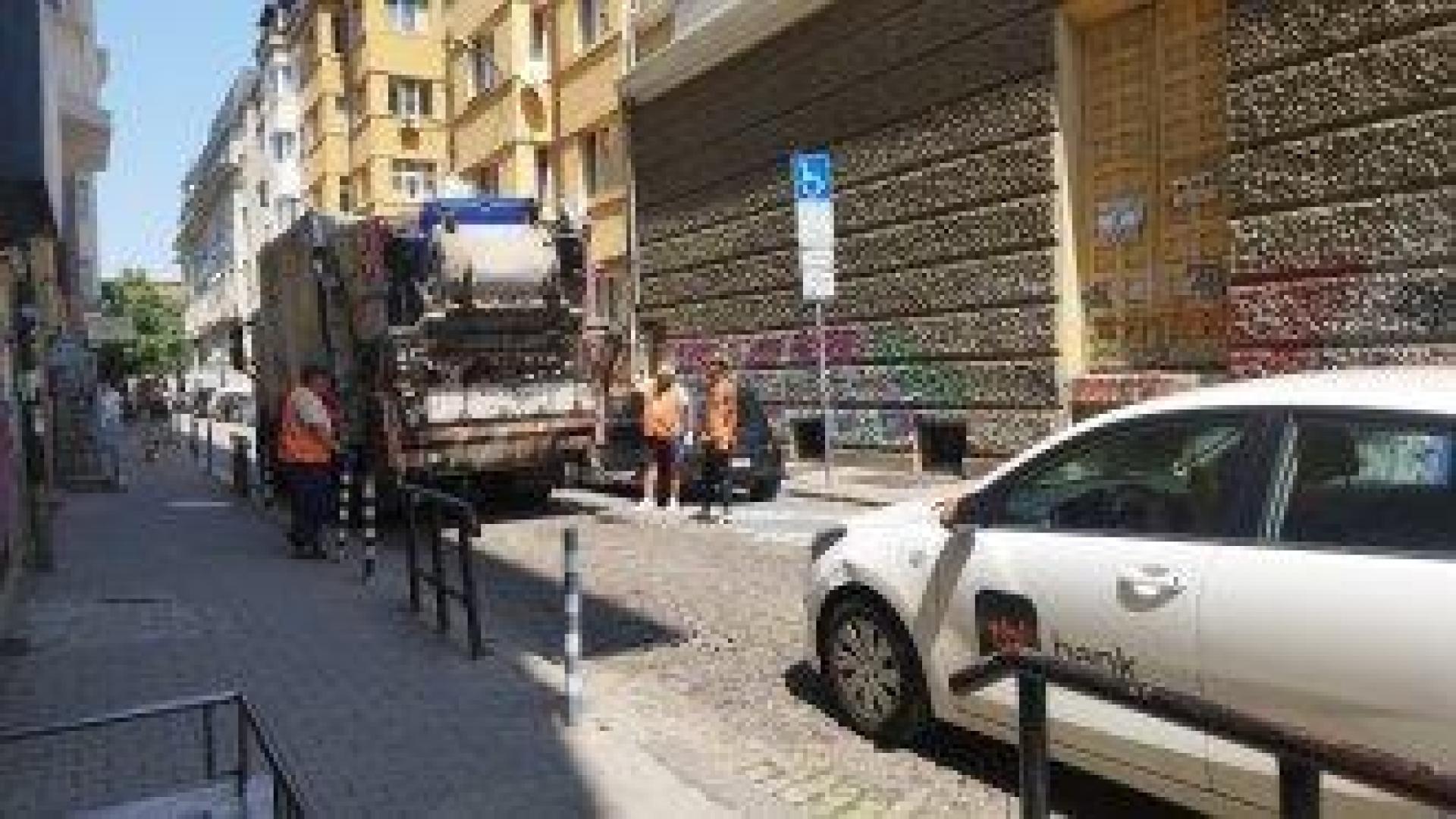 Кризата с боклука в София: Общината иска да даде 9 млн. лева на фирмата си за чистене за техника