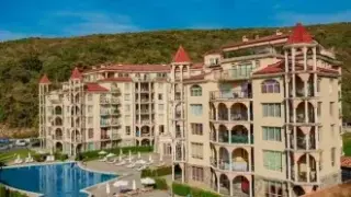 Властта се закани да събори хотел "Негреско" на Ветко Арабаджиев в "Елените"