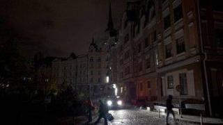 Руски удари и претоварване в мрежата спряха тока в Киев и други региони в Украйна