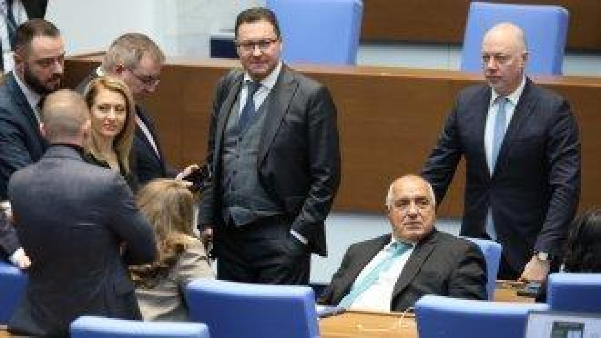 Падна главата на полицая, за да не падне на министъра. Митов остава начело на МВР