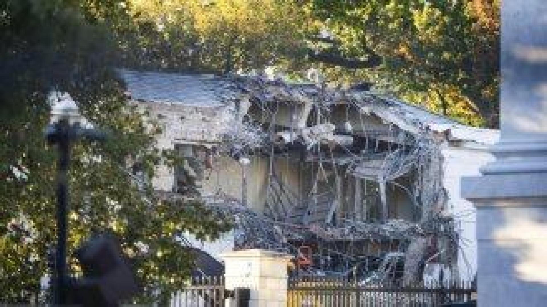 Събориха част от Белия дом заради балната зала на Тръмп