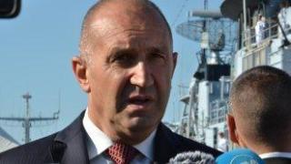 Радев: Управляващите чакат санкционирания за корупция политик да им каже дали ще ги бъде