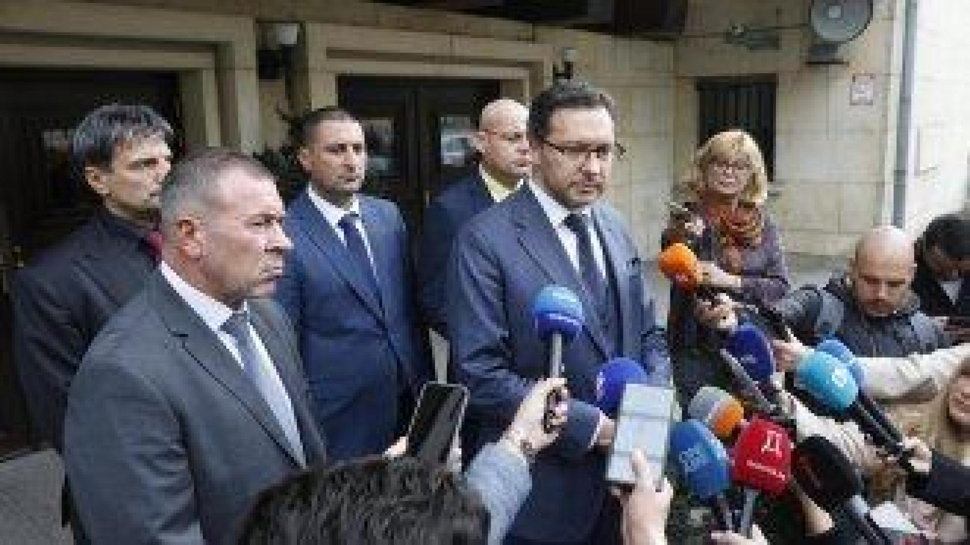 "Не можем да тръгнем по моловете". Митов обеща полицейско присъствие, но след разчет