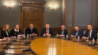 Как ГЕРБ заседна в плитчината на новоначалието