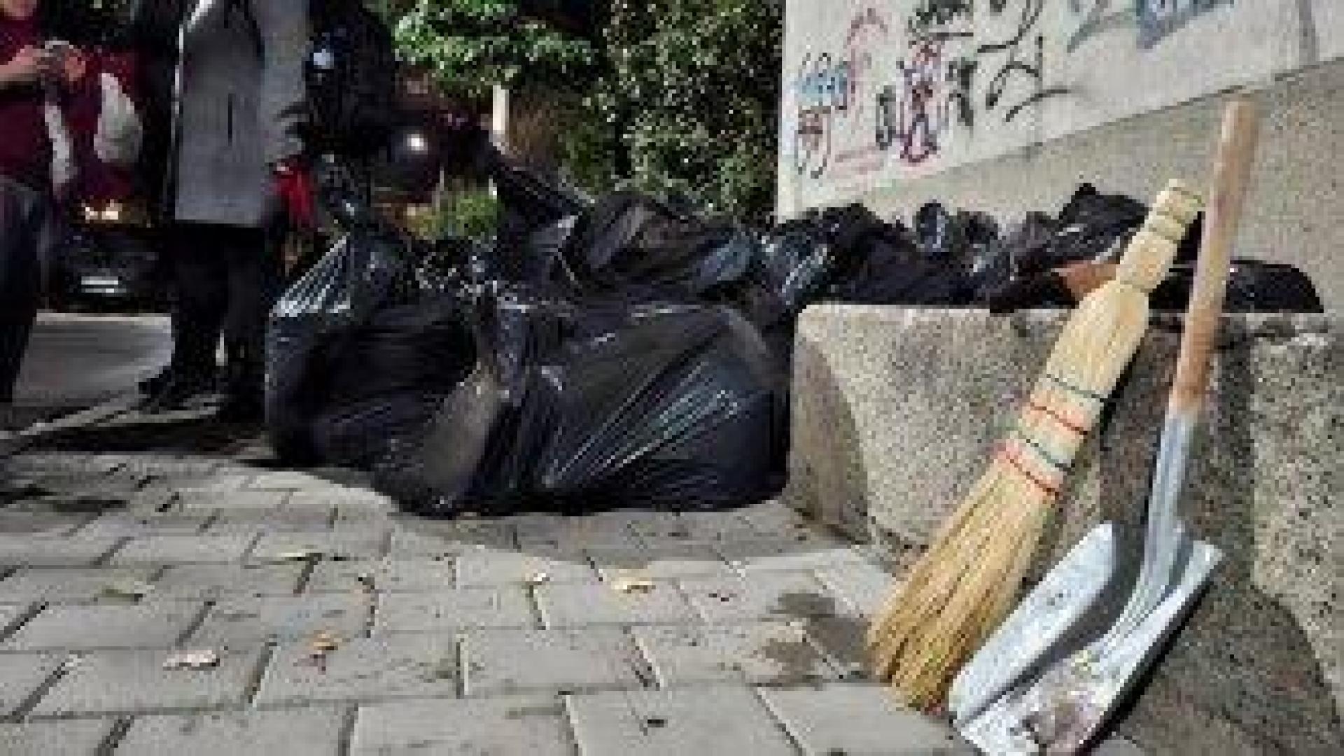 Доброволци продължават да помагат за събирането на боклука в "Люлин" и "Красно село"